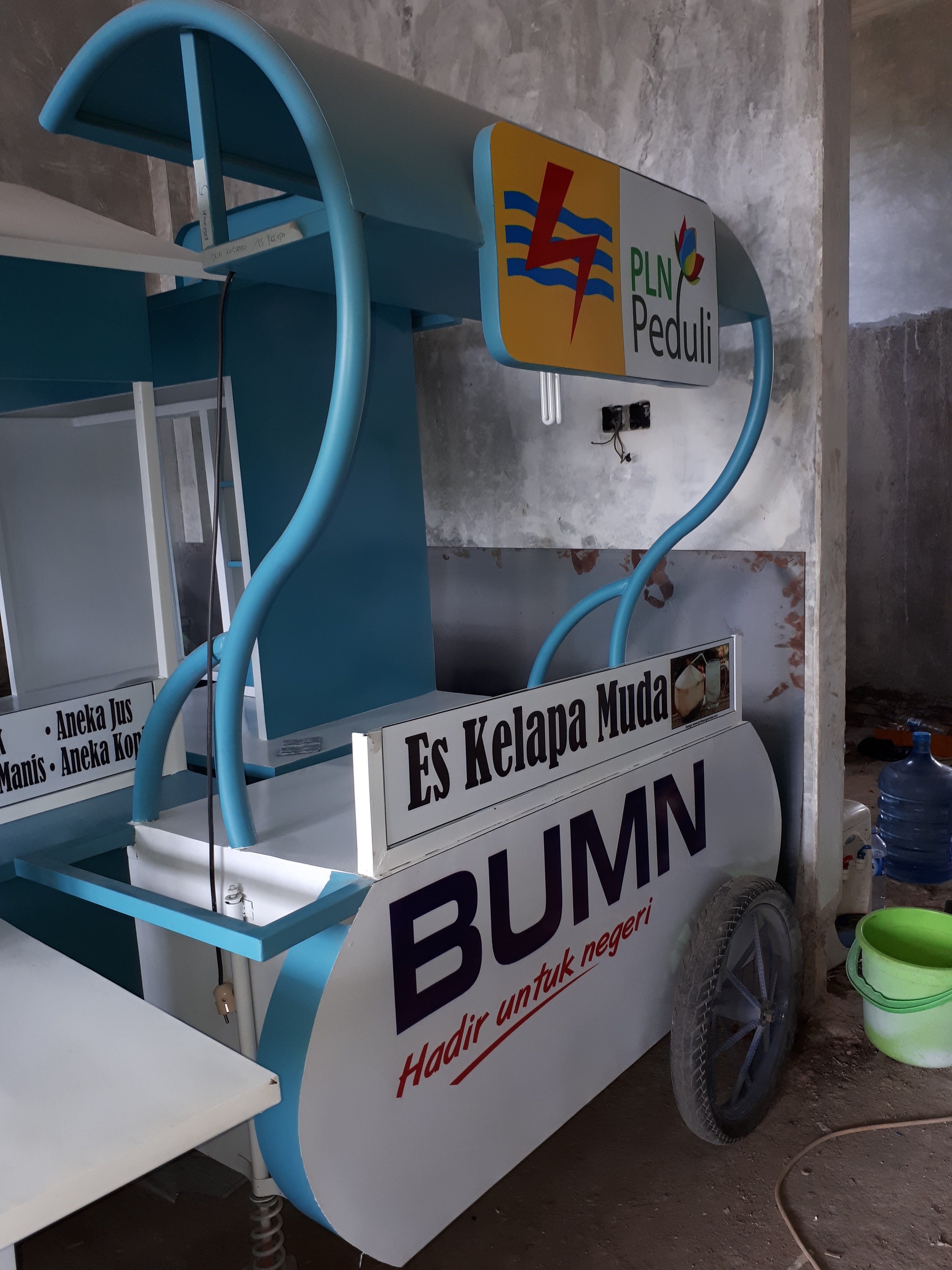 Detail Desain Gerobak Es Kelapa Muda Nomer 35