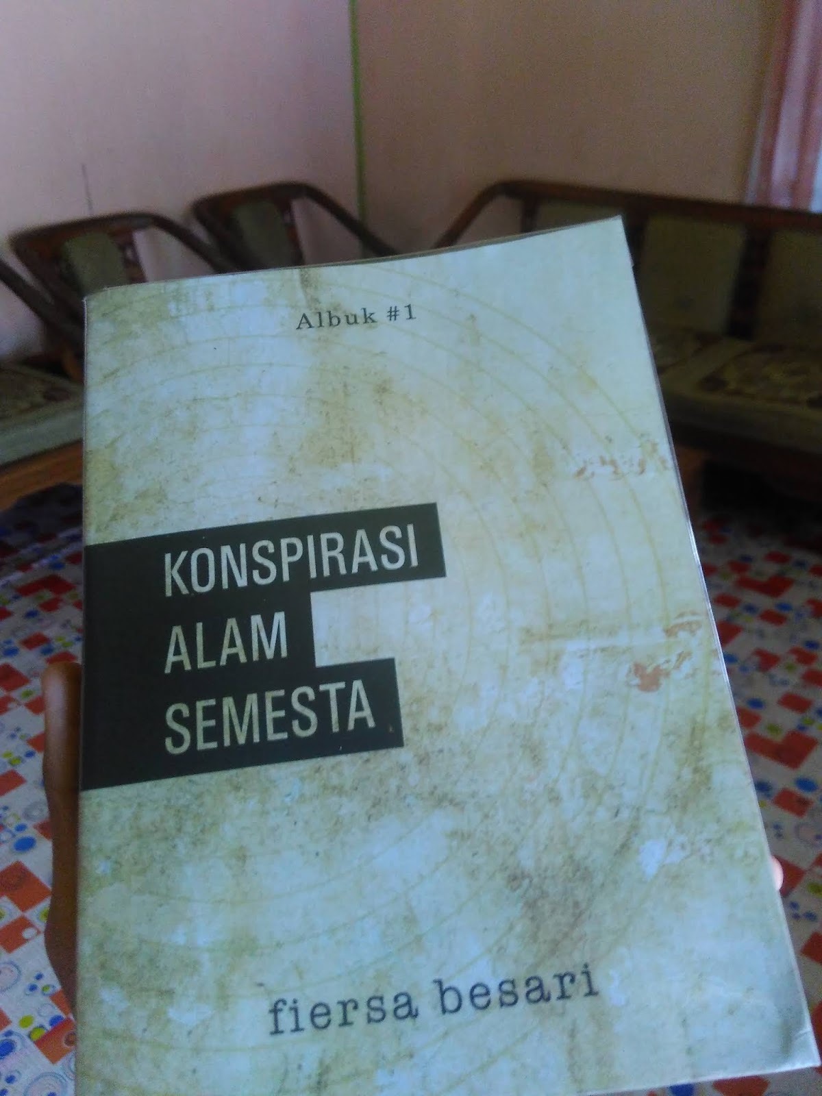 Detail Fiersa Besari Buku Konspirasi Alam Semesta Nomer 26