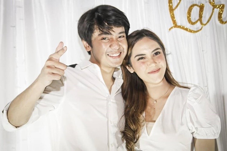 Detail Foto Artis Paling Romantis Nomer 27