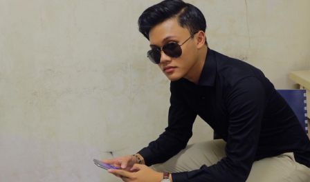 Detail Foto Artis Rizky Febian Nomer 12