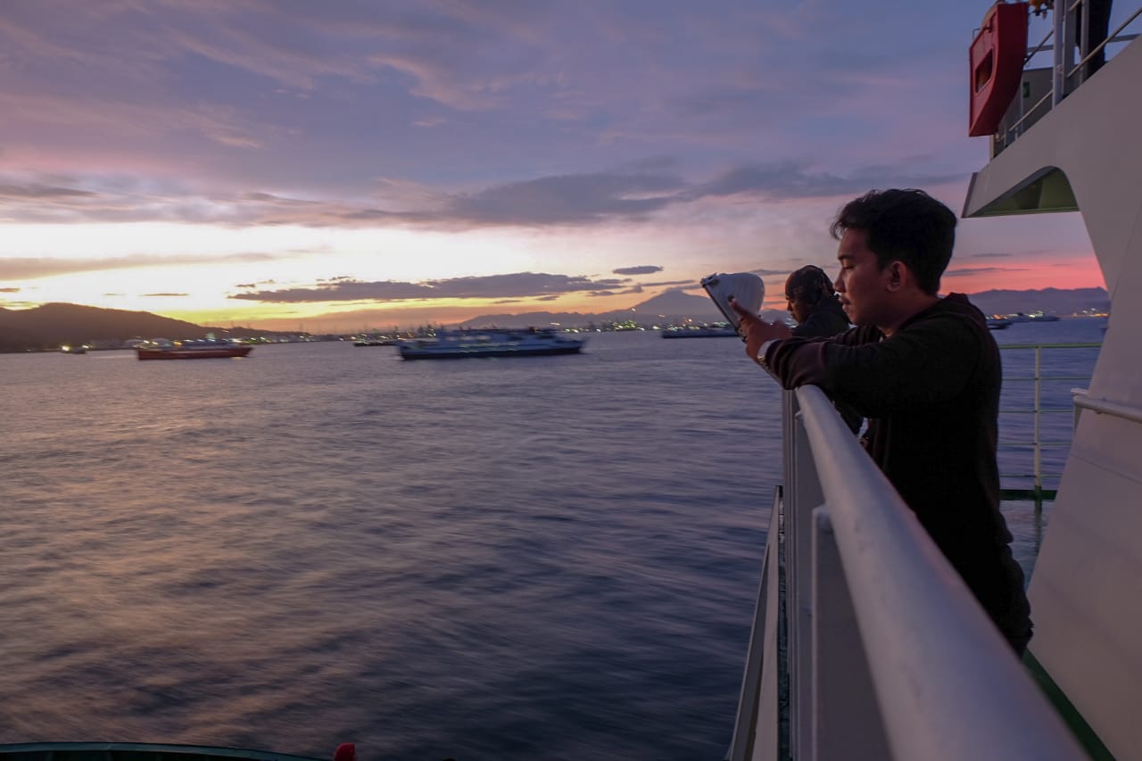 Detail Foto Di Kapal Laut Nomer 13