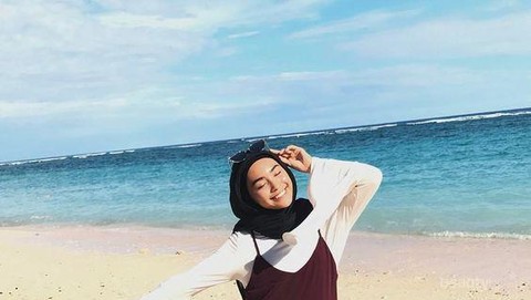 Download Foto Gaya Di Pantai Nomer 3