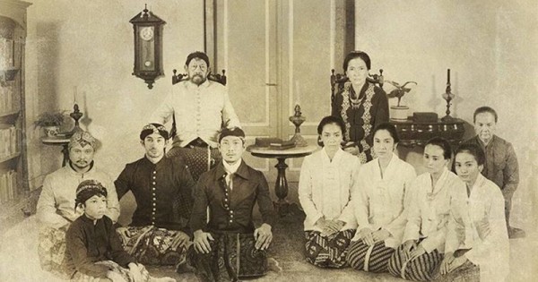 Detail Foto Keluarga Kartini Nomer 8