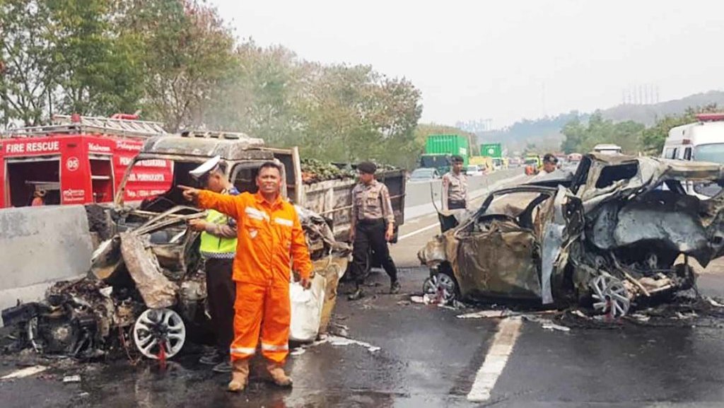 Detail Foto Korban Kecelakaan Tol Cipularang Nomer 13