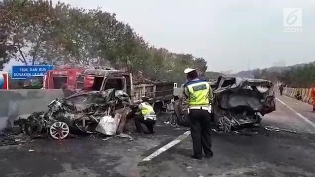 Detail Foto Korban Kecelakaan Tol Cipularang Nomer 14