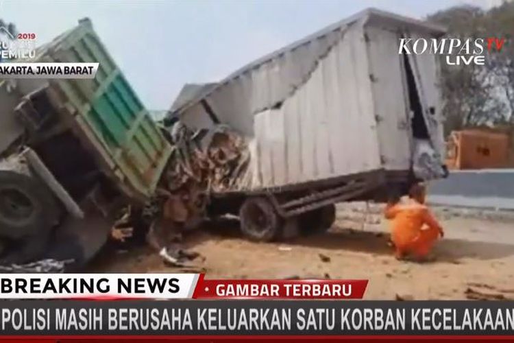 Detail Foto Korban Kecelakaan Tol Cipularang Nomer 19