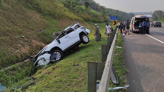 Detail Foto Korban Kecelakaan Tol Cipularang Nomer 24