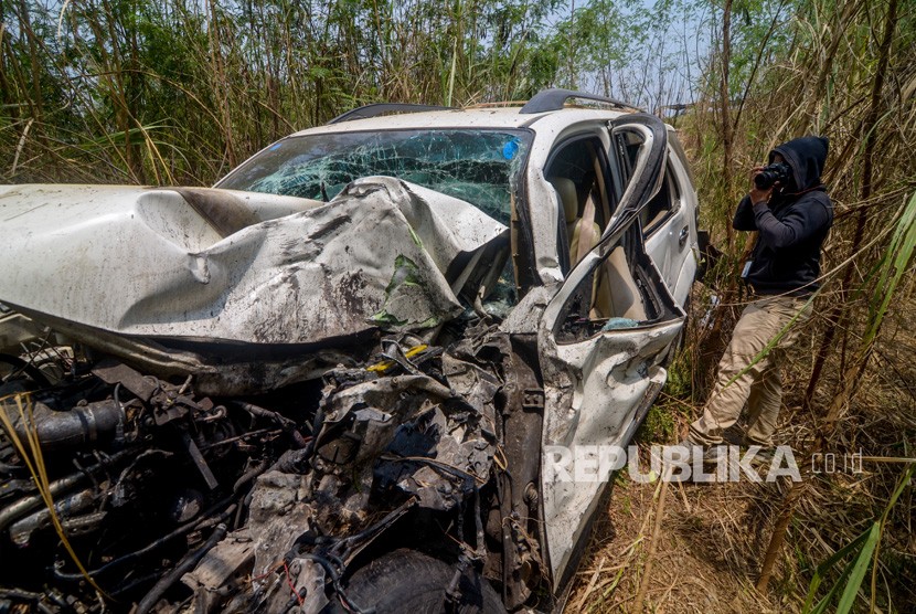 Detail Foto Korban Kecelakaan Tol Cipularang Nomer 30