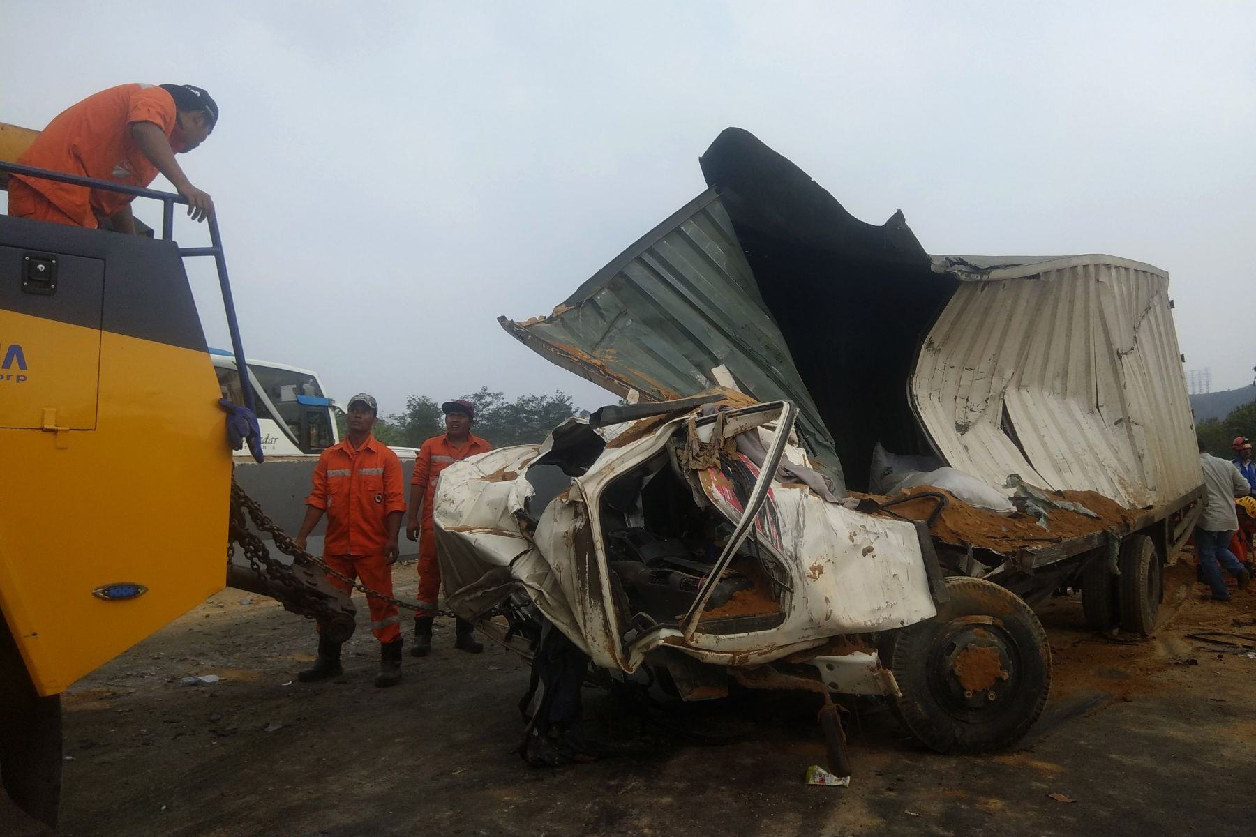 Detail Foto Korban Kecelakaan Tol Cipularang Nomer 36