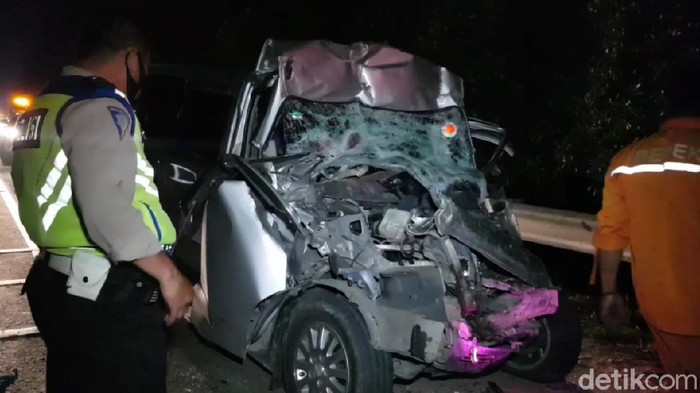 Detail Foto Korban Kecelakaan Tol Cipularang Nomer 48