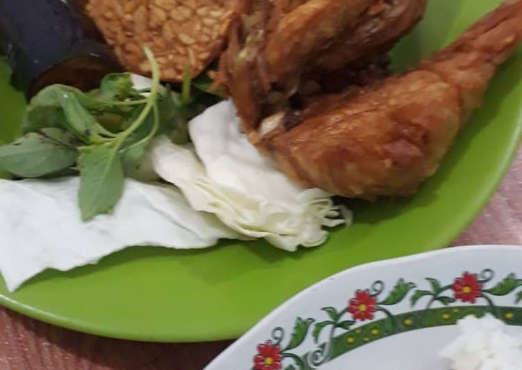 Detail Foto Lalapan Ayam Goreng Nomer 5