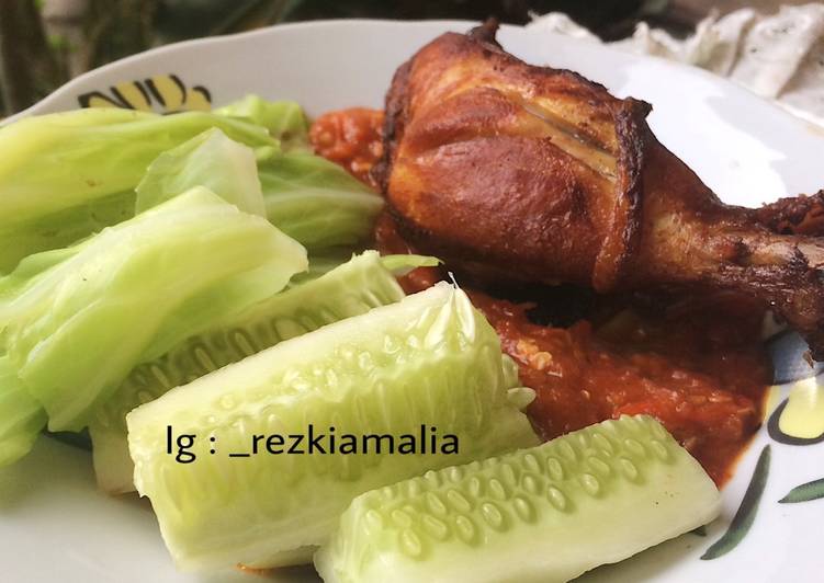 Detail Foto Lalapan Ayam Goreng Nomer 44