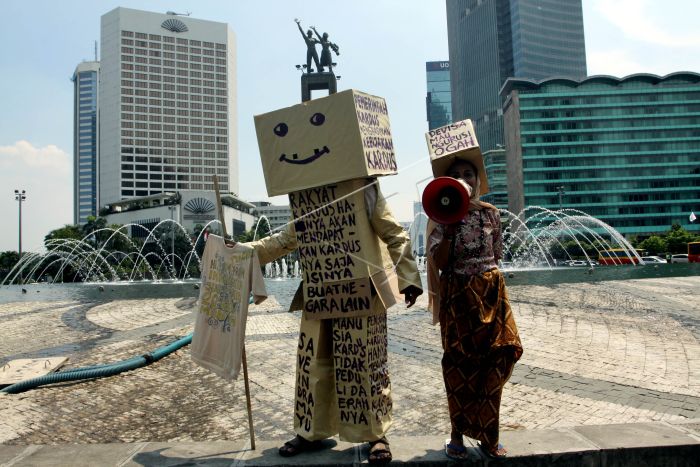 Detail Foto Manusia Kardus Nomer 30