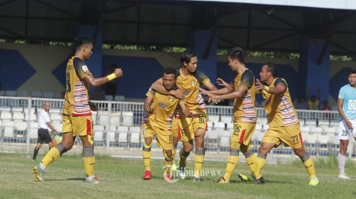 Detail Foto Mitra Kukar Fc Nomer 37