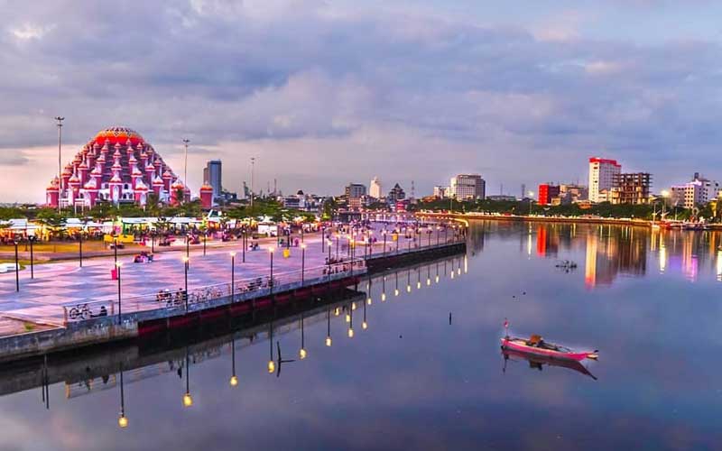 Detail Foto Pantai Losari Makassar Nomer 14