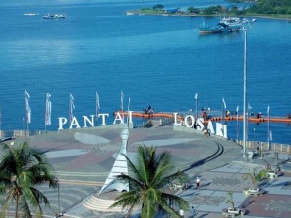 Detail Foto Pantai Losari Makassar Nomer 23