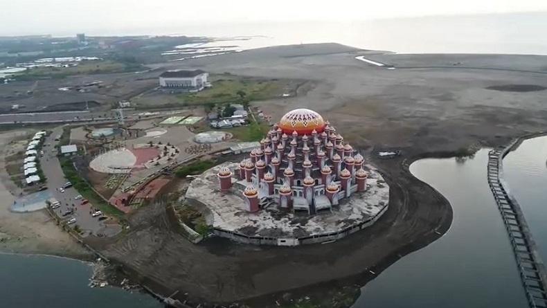 Detail Foto Pantai Losari Makassar Nomer 30