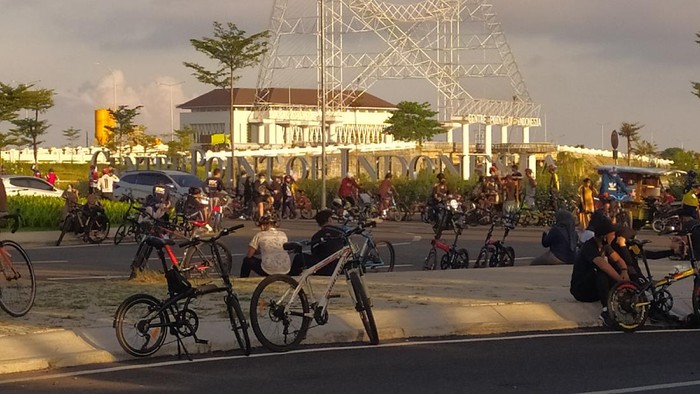 Detail Foto Pantai Losari Makassar Nomer 40