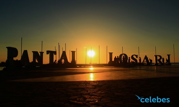 Detail Foto Pantai Losari Makassar Nomer 43