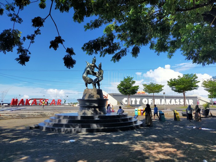 Detail Foto Pantai Losari Makassar Nomer 44