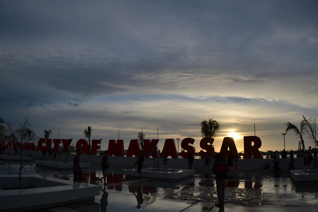 Detail Foto Pantai Losari Makassar Nomer 45