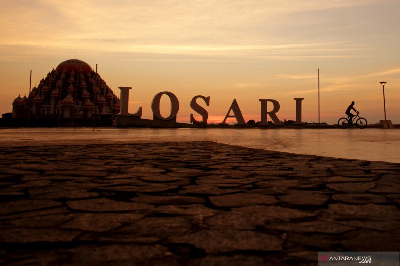 Detail Foto Pantai Losari Makassar Nomer 6