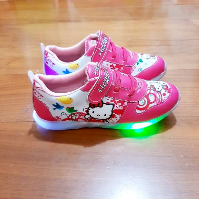 Foto Sepatu Hello Kitty - KibrisPDR