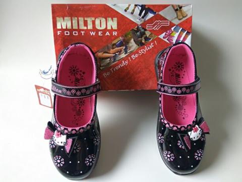 Detail Foto Sepatu Sekolah Hello Kitty Nomer 47