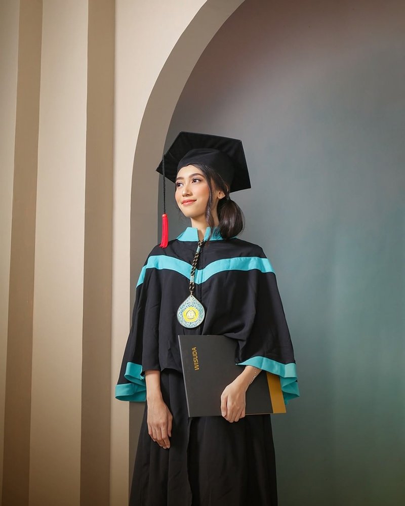 Detail Foto Studio Untuk Wisuda Nomer 7