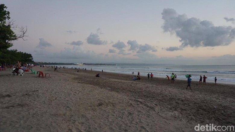 Detail Foto Suasana Pantai Kuta Bali Nomer 47