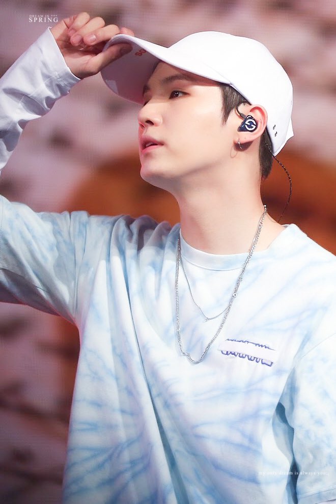 Detail Foto Suga Bts Pakai Topi Nomer 5