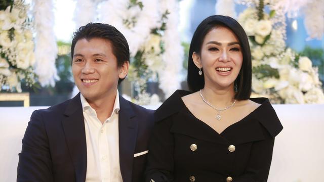 Detail Foto Syahrini Dan Reino Barack Nomer 25