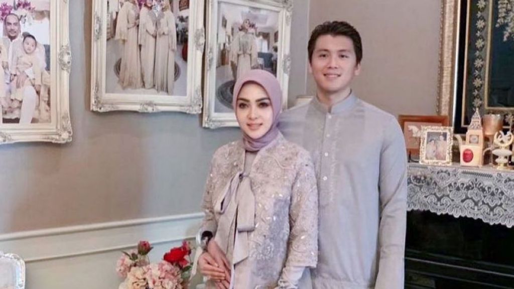 Detail Foto Syahrini Dan Reino Barack Nomer 34