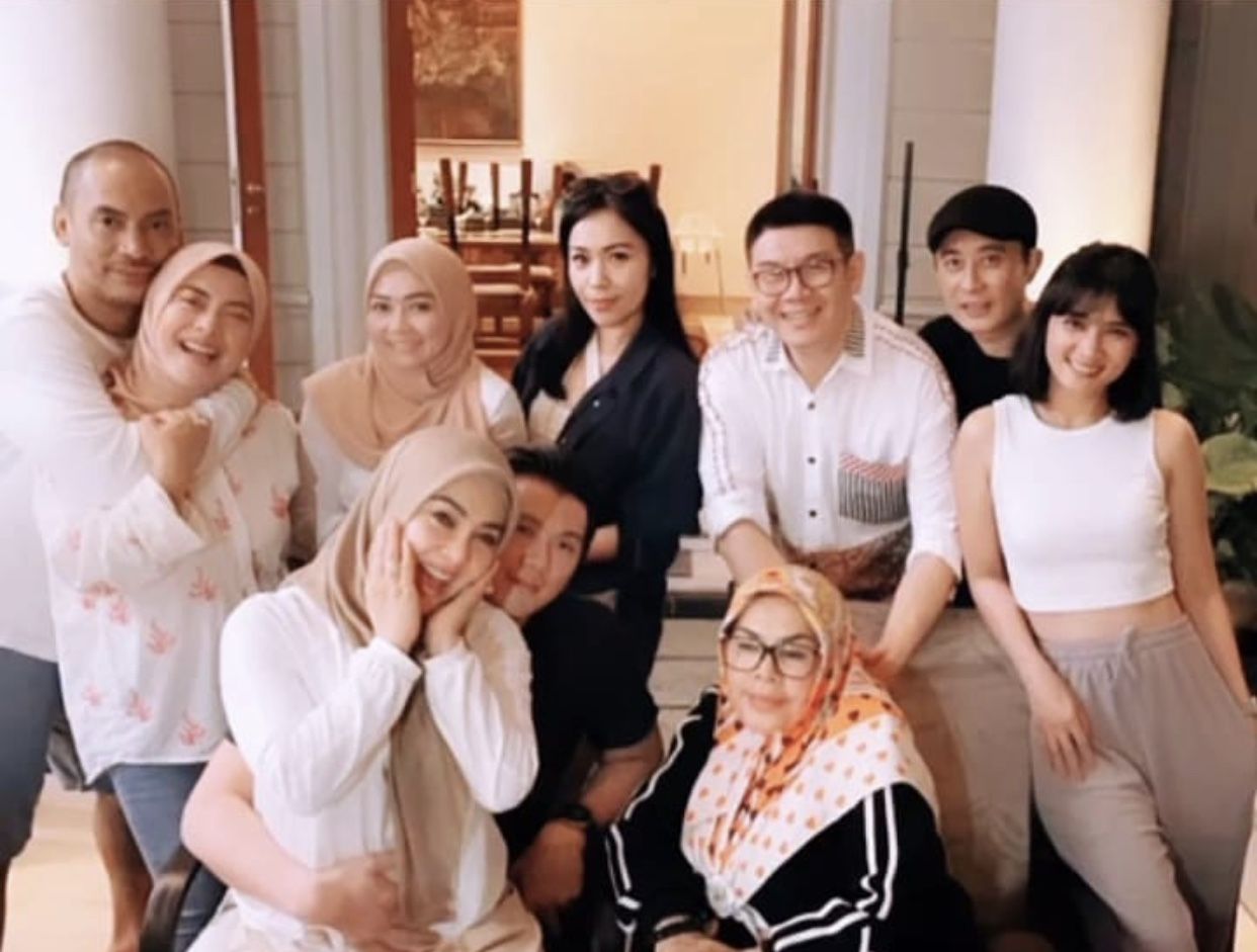 Detail Foto Syahrini Hamil Nomer 26