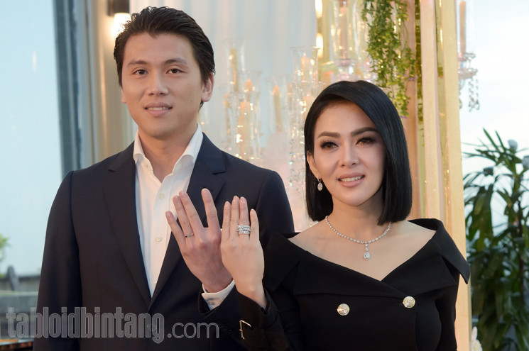 Detail Foto Syahrini Nikah Nomer 28