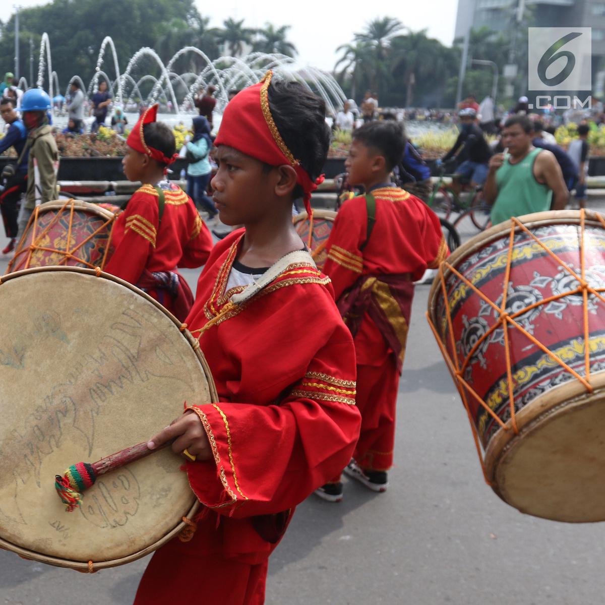 Detail Gambar Alat Musik Dan Cara Memainkannya Nomer 54