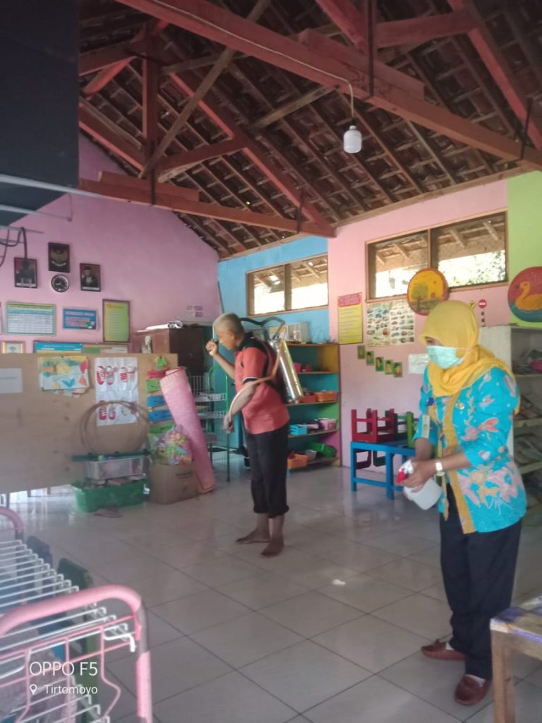 Detail Gambar Anak Melakukan Kerja Bakti Di Sekolah Untuk Pembelajaran Tk Nomer 23