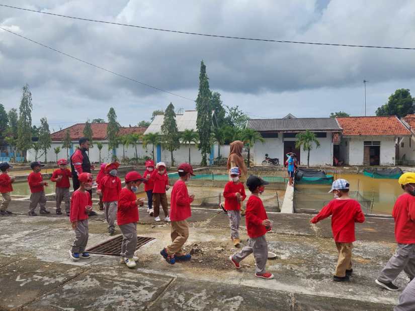 Detail Gambar Anak Melakukan Kerja Bakti Di Sekolah Untuk Pembelajaran Tk Nomer 42