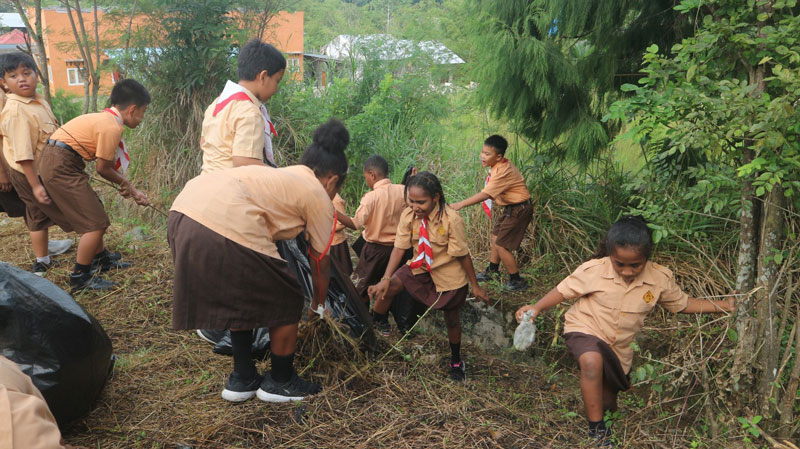 Detail Gambar Anak Melakukan Kerja Bakti Di Sekolah Untuk Pembelajaran Tk Nomer 6