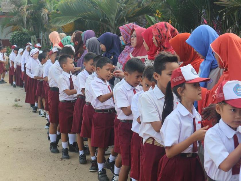 Detail Gambar Anak Sd Berkumpul Di Lapangan Sekolah Nomer 10