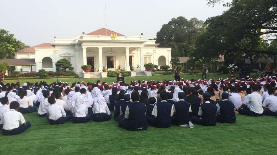 Detail Gambar Anak Sd Berkumpul Di Lapangan Sekolah Nomer 14