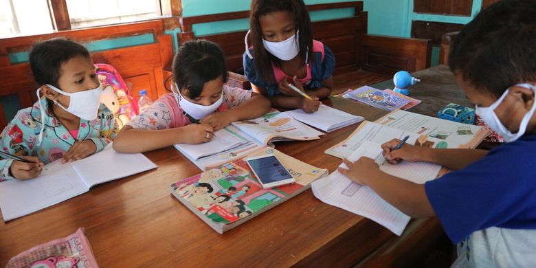 Detail Gambar Anak Sd Berkumpul Di Lapangan Sekolah Nomer 15