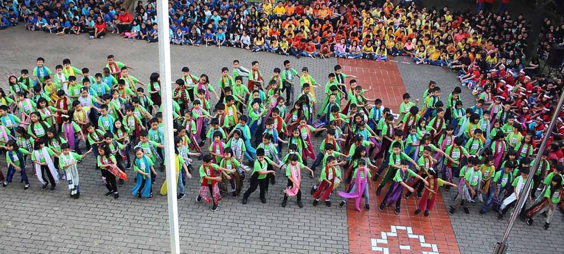 Detail Gambar Anak Sd Berkumpul Di Lapangan Sekolah Nomer 17