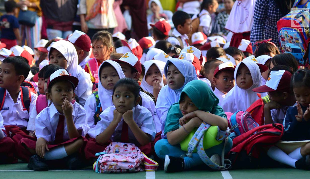 Detail Gambar Anak Sd Berkumpul Di Lapangan Sekolah Nomer 4