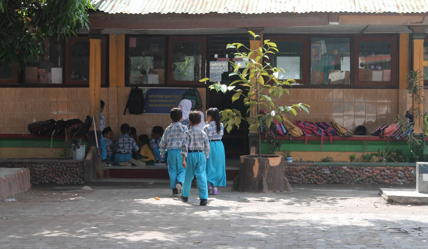 Detail Gambar Anak Sd Berkumpul Di Lapangan Sekolah Nomer 27