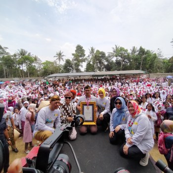 Detail Gambar Anak Sd Berkumpul Di Lapangan Sekolah Nomer 30