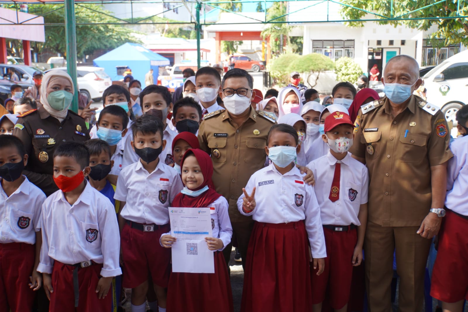 Detail Gambar Anak Sd Berkumpul Di Lapangan Sekolah Nomer 34