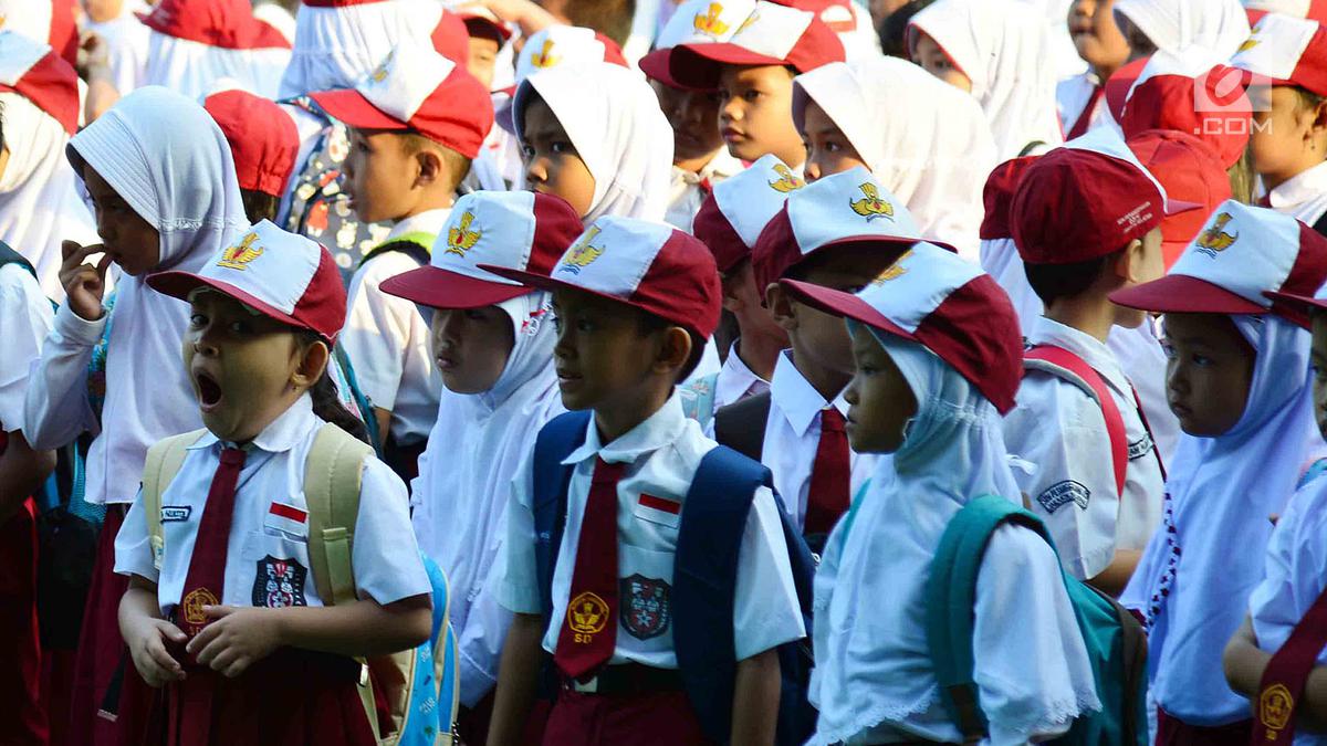 Detail Gambar Anak Sd Berkumpul Di Lapangan Sekolah Nomer 5