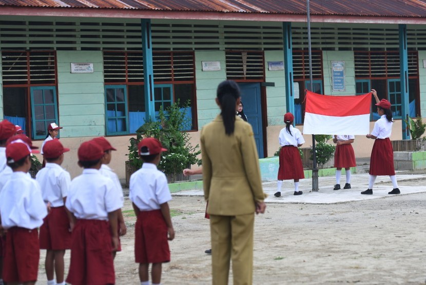 Detail Gambar Anak Sd Di Lapangan Sekolah Nomer 33