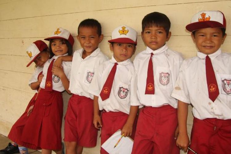 Detail Gambar Anak Sd Di Lapangan Sekolah Nomer 46